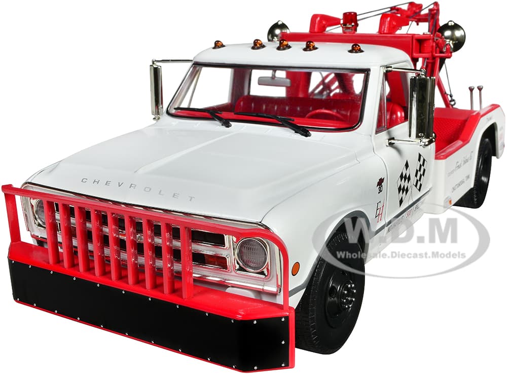 1967 Chevrolet C-30 Dually Wrecker Tow Truck "51st Annual Indianapolis 500 Mile Race Official Truck" Beige and Red with Red Interior 1/18 Diecast Mod