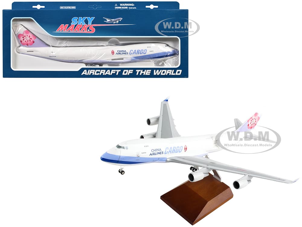Boeing 747-400F Commercial Aircraft with Landing Gear "China Airlines Cargo" (B-18701) White with Purple Stripes (Snap-Fit) 1/200 Plastic Model by Sk