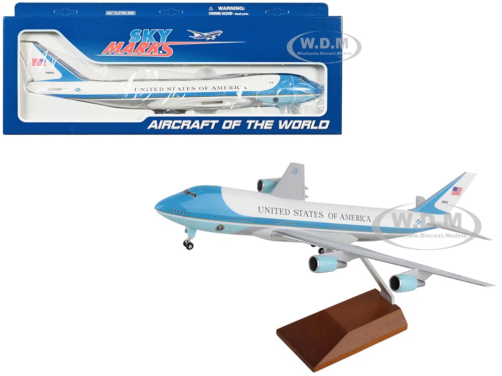 Boeing VC-25A Commercial Aircraft with Landing Gear "Air Force One - United States of America" (29000) White with and Blue Stripes 1/200 Plastic Mode