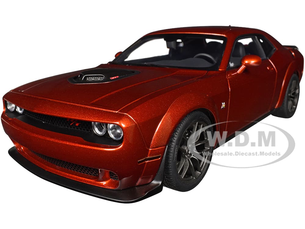 2022 Dodge Challenger R/T Scat Pack Widebody Sinamon Stick Orange 1/18 Model Car by Autoart
