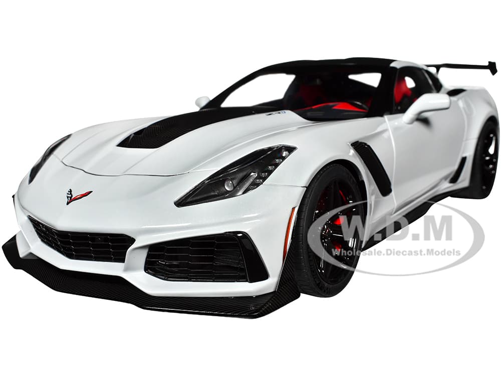 2019 Chevrolet Corvette C7 ZR1 Ceramic Matrix Gray Metallic with Carbon Top 1/18 Model Car by Autoart