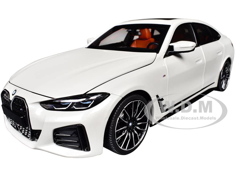 BMW i4 White Metallic 1/18 Diecast Model Car by Minichamps