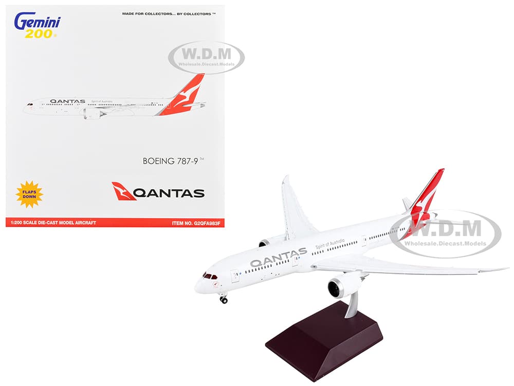 Boeing 787-9 Commercial Aircraft with Flaps Down "Qantas Airways - Spirit of Australia" White with Red Tail "Gemini 200" Series 1/200 Diecast Model A