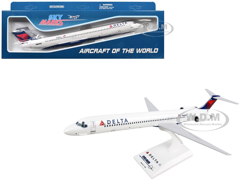 McDonnell Douglas MD-88 Commercial Aircraft "Delta Air Lines" (N939DL) White with Blue and Red Tail (Snap-Fit) 1/150 Plastic Model by Skymarks