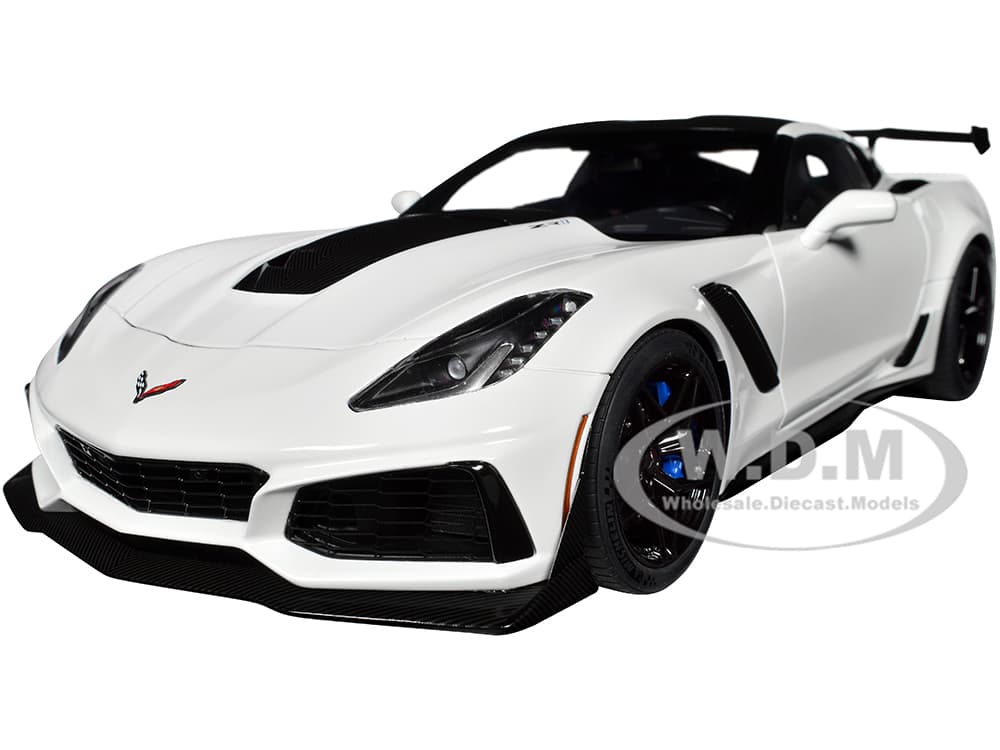 2019 Chevrolet Corvette C7 ZR1 Arctic White with Carbon Top 1/18 Model Car by Autoart