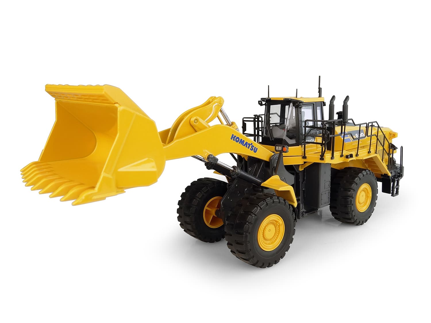 Komatsu WA600-8 Wheeled Loader 1/50 Diecast Model by Universal Hobbies